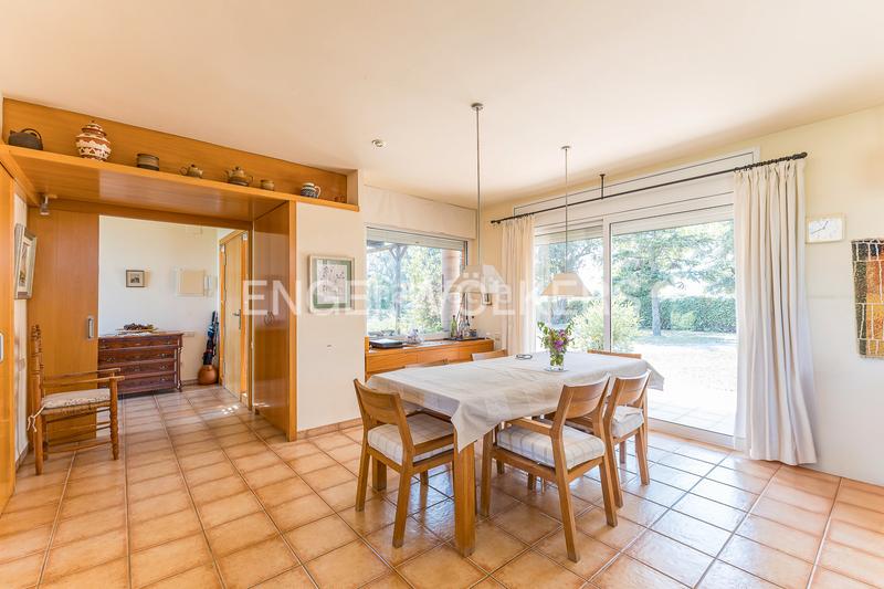 Foto b0e344b9-aa9c-4b37-b69b-eba3e843f855. Casa preciosa casa con piscina y gran terreno en can font en Castellar del Vallès