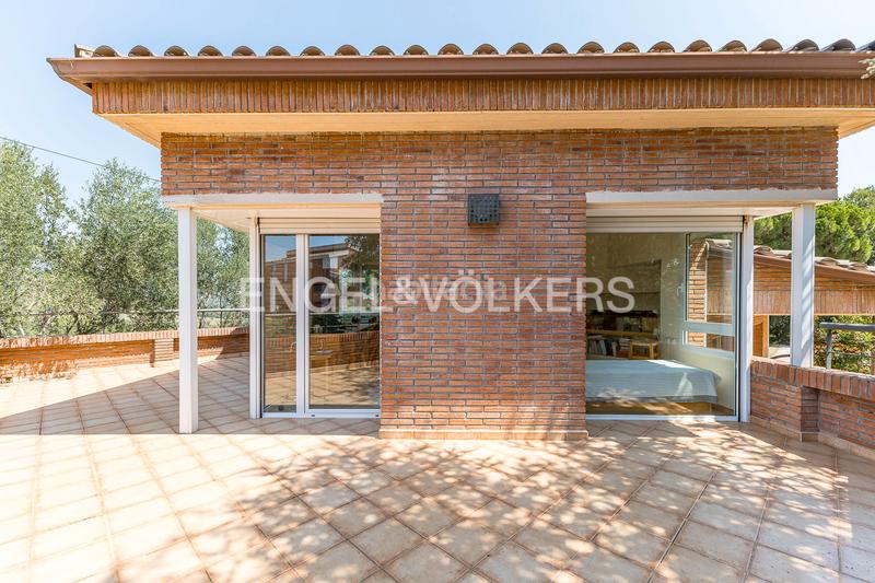 Foto b3460fbc-d268-4985-81c4-1474db636cbe. Casa preciosa casa con piscina y gran terreno en can font en Castellar del Vallès