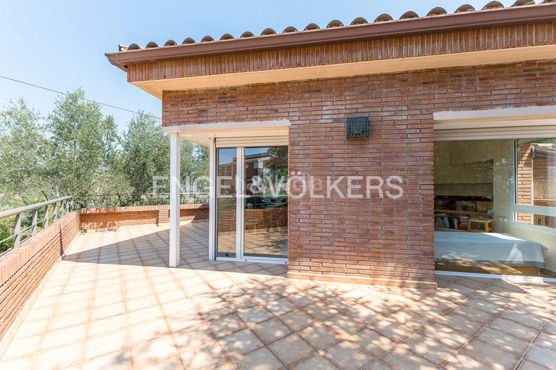 Foto f582afda-557f-460b-a19e-c4bbd19e338d. Casa preciosa casa con piscina y gran terreno en can font en Castellar del Vallès