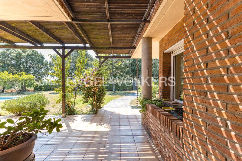 Foto f993b543-d583-49d4-8465-bf2bddaf0652. Casa preciosa casa con piscina y gran terreno en can font en Castellar del Vallès