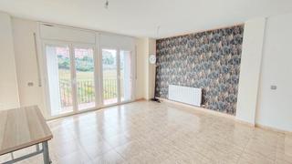 Casa a Masquefa. Amplia casa adosada, con garaje doble,  en el pueblo de masquefa