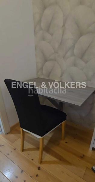 Foto c553547a-d5dd-48e1-8e57-1af9e4464b52. Alquiler apartamento precioso piso con encanto al lado de las ramblas en Barcelona