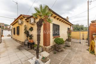Maison à Santa Maria-Terra Nostra. Casa a cuatro vientos en una sola planta en montcada i reixac
