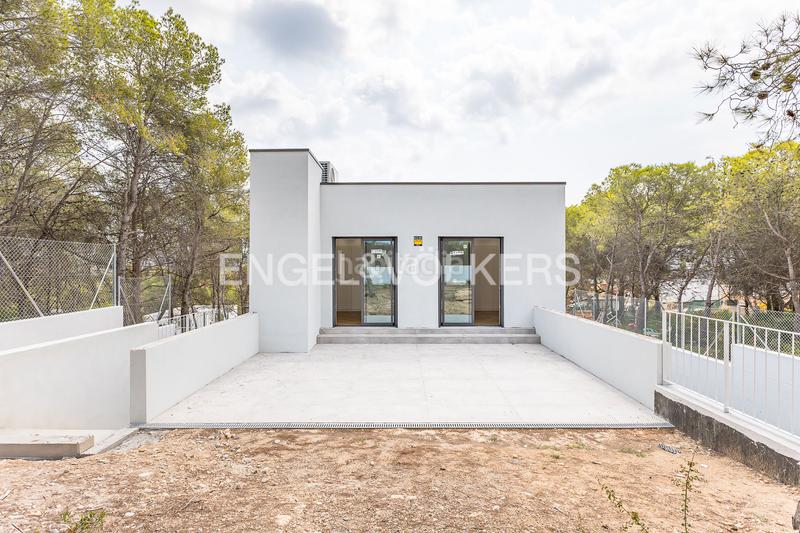 Foto 65eb9a2c-5286-48e1-b10d-e4860b769cab. Casa moderna y luminosa casa unifamiliar en Mas Alba, sitges en Sant Pere de Ribes
