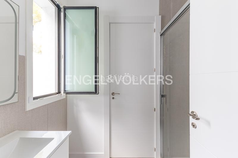 Foto cb54614b-671b-409f-94b2-c8d42d7ef706. Casa moderna y luminosa casa unifamiliar en Mas Alba, sitges en Sant Pere de Ribes