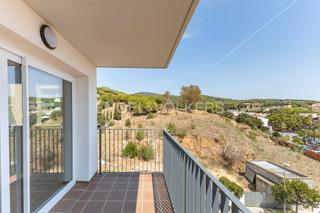 Àtic a Canet de Mar. Promoción de pisos finalizada en zona muy tranquila de canet de