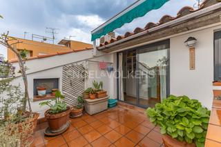 Dúplex en Gràcia. Magnífico dúplex con terraza