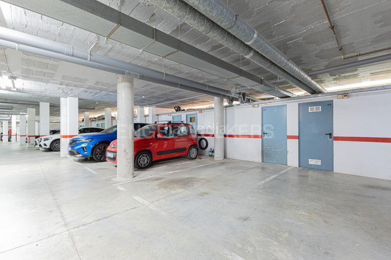 Foto 15b3f174-6e89-4614-8cad-c1a63950373c. Dúplex impecable dúplex con terraza y piscina privada en Sitges