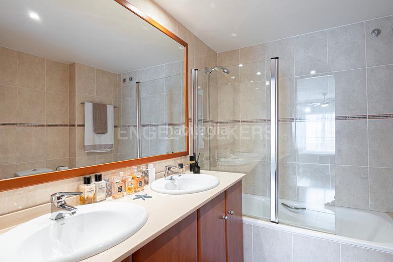 Foto 42920a1e-c533-4038-badb-53d8d8a4e614. Dúplex impecable dúplex con terraza y piscina privada en Sitges