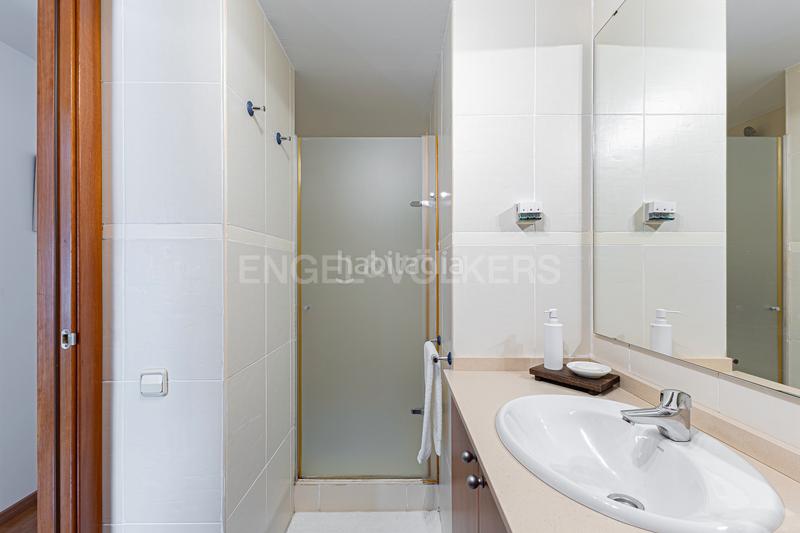 Foto 5a6d5e0f-b5d5-43d1-ba85-fae80877e140. Dúplex impecable dúplex con terraza y piscina privada en Sitges