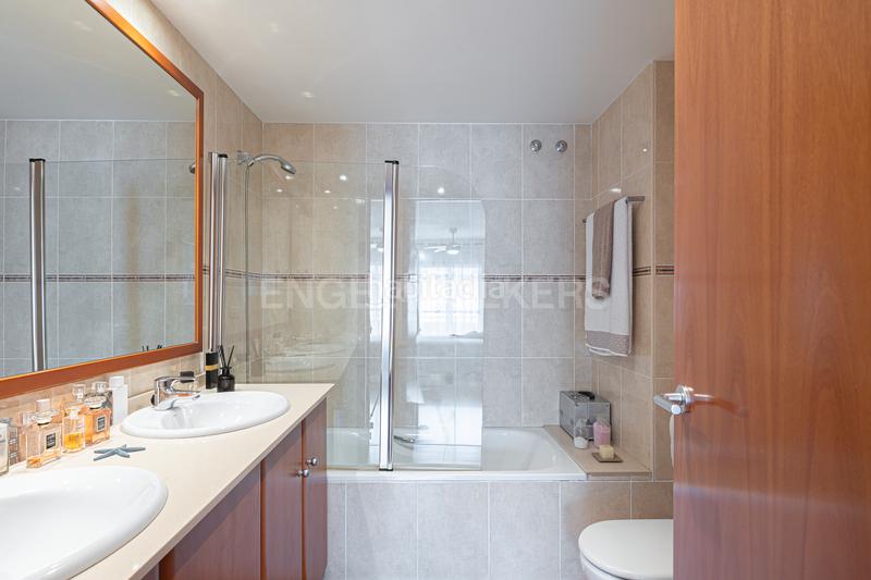 Foto 6332b1d0-1656-4ee6-a695-f220ee108b56. Dúplex impecable dúplex con terraza y piscina privada en Sitges