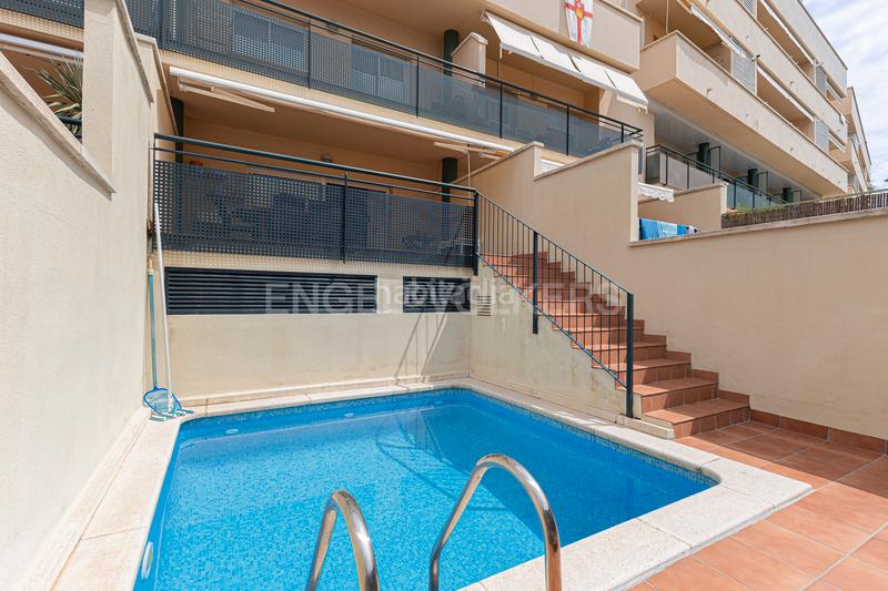 Foto 6d07fc4e-3a7d-4a61-b49a-c73b992b5d59. Dúplex impecable dúplex con terraza y piscina privada en Sitges