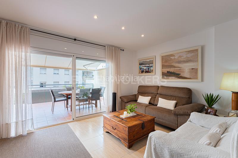 Foto 73c6b395-e089-4c94-9041-8b553e636417. Dúplex impecable dúplex con terraza y piscina privada en Sitges