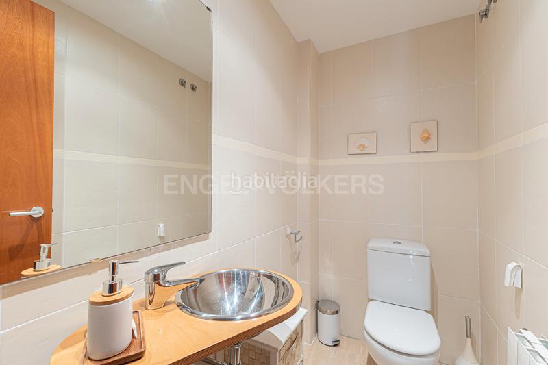 Foto 755ecb4a-94f0-4e5c-a076-92b8cab1b9c5. Dúplex impecable dúplex con terraza y piscina privada en Sitges