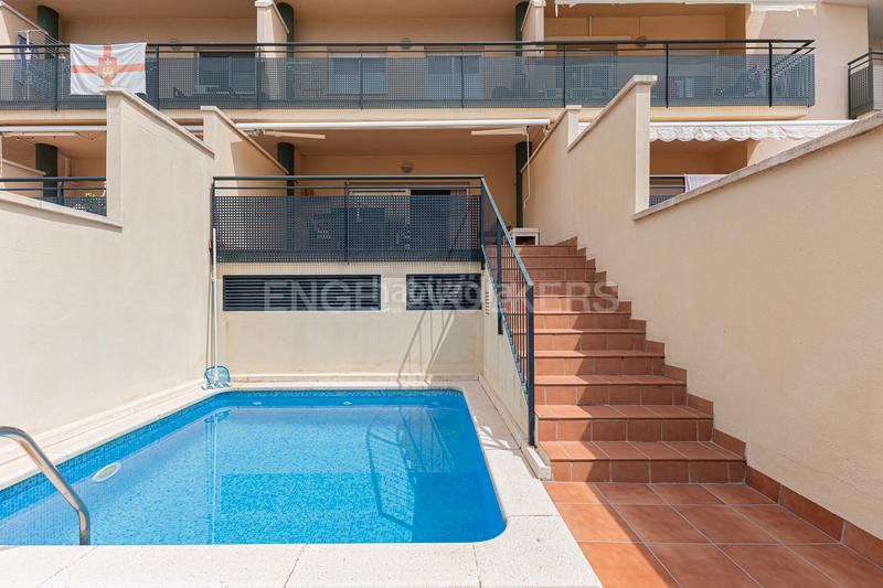 Foto 774cb819-62c9-4152-ba0c-b39d76dcdcd8. Dúplex impecable dúplex con terraza y piscina privada en Sitges