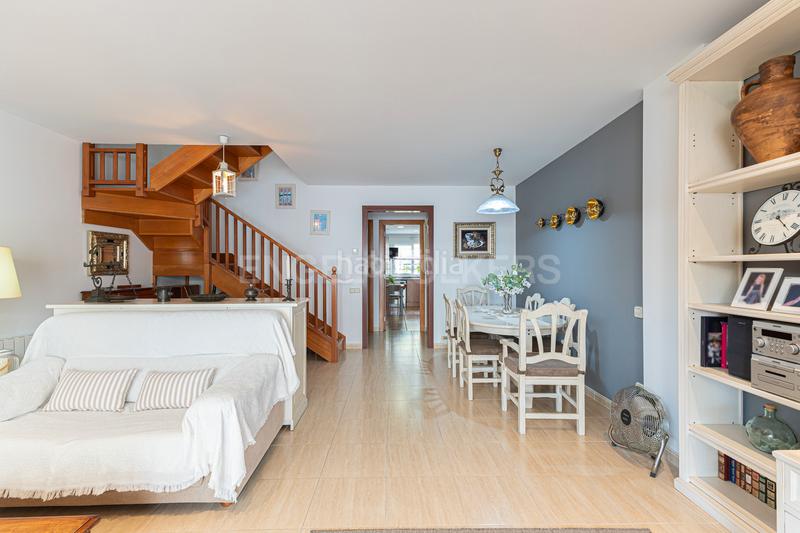 Foto 99bf1a83-adc5-4f27-9ec1-9d11289f9676. Dúplex impecable dúplex con terraza y piscina privada en Sitges