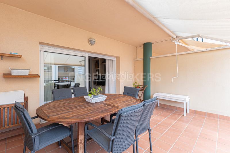 Foto a12253d6-3488-459c-a461-7c5e81aae9f6. Dúplex impecable dúplex con terraza y piscina privada en Sitges
