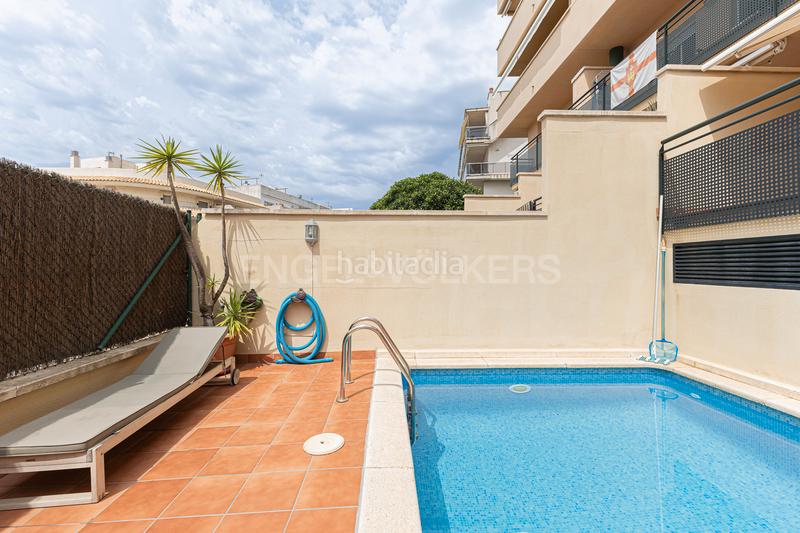 Foto a2fa16ae-645b-4894-a460-933f639111bb. Dúplex impecable dúplex con terraza y piscina privada en Sitges