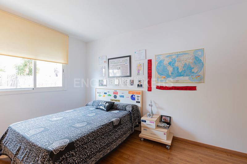 Foto a8b42501-874f-4f00-a52a-5ac88ee63a87. Dúplex impecable dúplex con terraza y piscina privada en Sitges