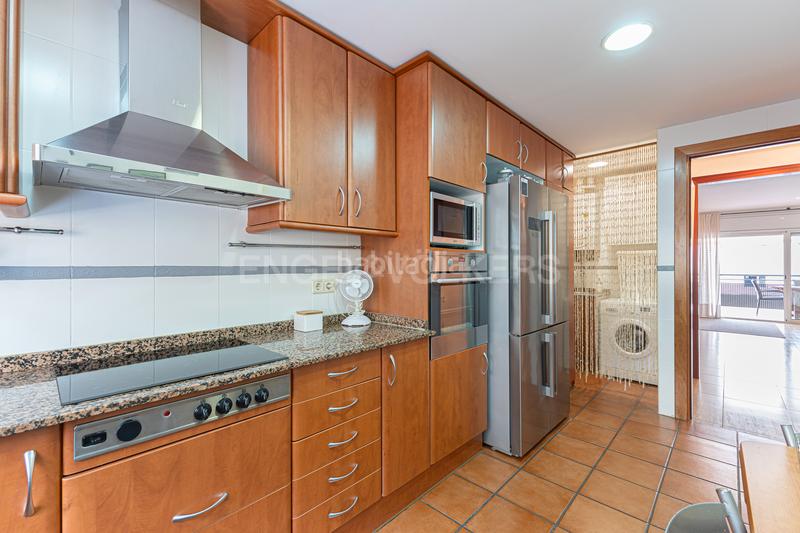 Foto b999e751-cc80-453a-85e7-49f627d66a85. Dúplex impecable dúplex con terraza y piscina privada en Sitges