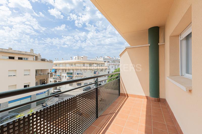 Foto bad13485-6b82-4cff-9382-3529a433edf3. Dúplex impecable dúplex con terraza y piscina privada en Sitges