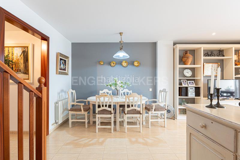 Foto ddd68144-0869-49a5-8a0b-3dc681b229cd. Dúplex impecable dúplex con terraza y piscina privada en Sitges