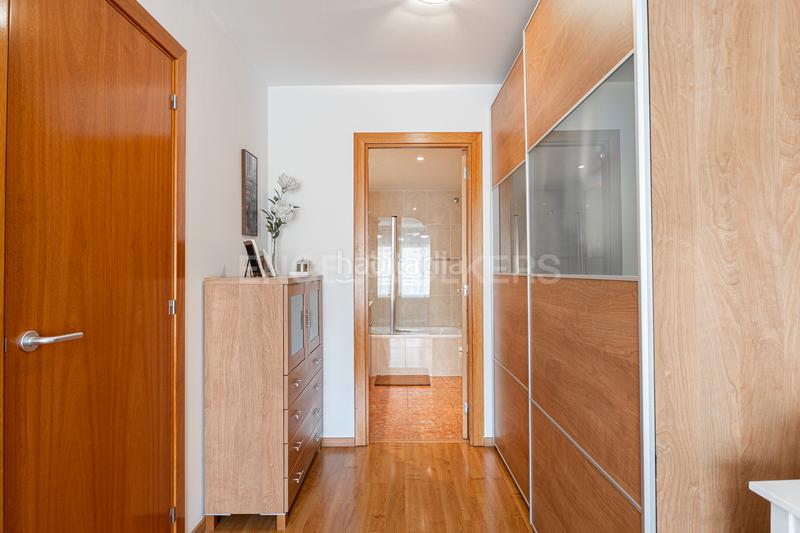 Foto f1d167b9-b8fd-4135-8ec7-4102a7ff9e14. Dúplex impecable dúplex con terraza y piscina privada en Sitges