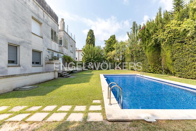 Foto dfbf482f-e981-4390-9a76-0e6cbecd2222. Duplex avec chauffage parking piscine dans Can Girona - Terramar - Vinyet Sitges