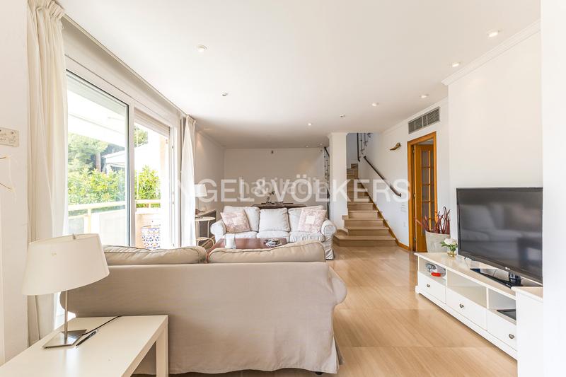 Foto e00b58a4-cba6-43a0-ac5a-01ca732d4b23. Duplex avec chauffage parking piscine dans Can Girona - Terramar - Vinyet Sitges