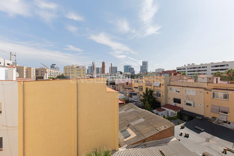 Foto 041e2d56-2bb9-4e22-9716-c808e2af8707. Ático lujoso ático reformado con balcón soleado, cerca de la playa y en el barrio de poblenou diagonal mar en Barcelona