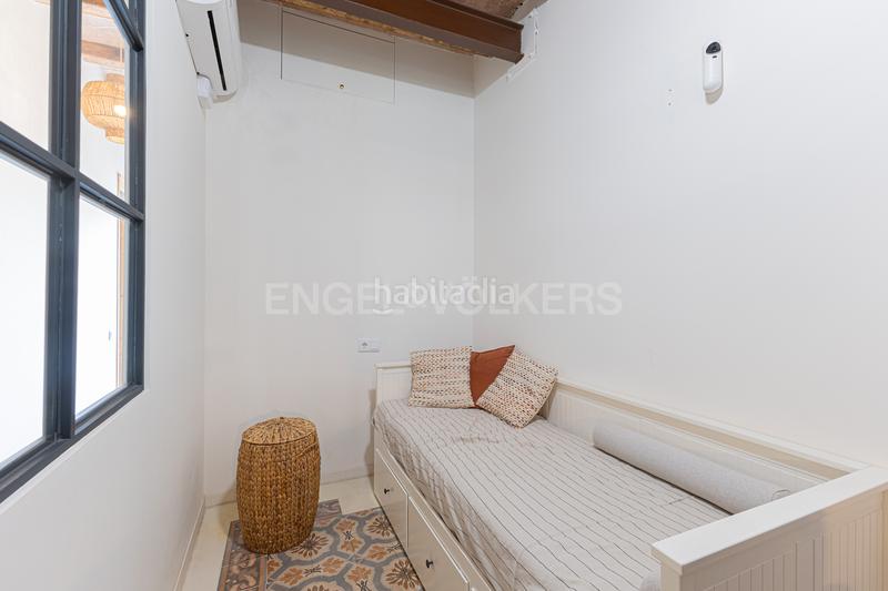 Foto 0906e839-38b7-402f-b9b0-4f2855dd7ccb. Ático lujoso ático reformado con balcón soleado, cerca de la playa y en el barrio de poblenou diagonal mar en Barcelona