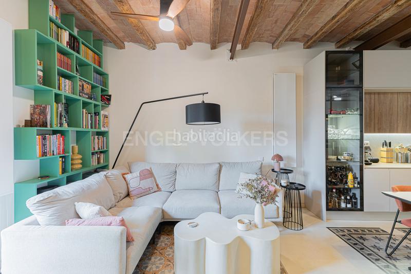 Foto d7ffa50d-e255-4b79-ab9c-a3741d23d665. Ático lujoso ático reformado con balcón soleado, cerca de la playa y en el barrio de poblenou diagonal mar en Barcelona