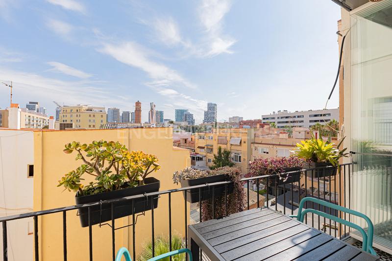 Foto e670a74a-7372-4ca5-8cf9-fbb0fb14fe74. Ático lujoso ático reformado con balcón soleado, cerca de la playa y en el barrio de poblenou diagonal mar en Barcelona