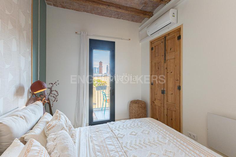 Foto f1fc5f3b-b078-422a-8e1a-462572d8633a. Ático lujoso ático reformado con balcón soleado, cerca de la playa y en el barrio de poblenou diagonal mar en Barcelona