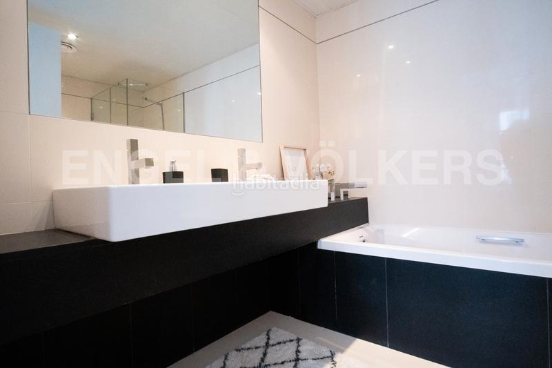 Foto 1f703b34-b2f3-46a0-9d43-699577b5f8d1. Alquiler apartamento fabuloso piso con vistas al mar en Barcelona