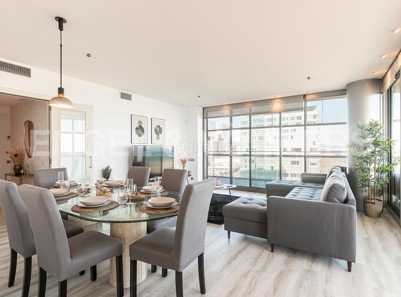 Foto 4a4a315d-6e81-40e9-a99e-c7f068556d00. Alquiler apartamento fabuloso piso con vistas al mar en Barcelona