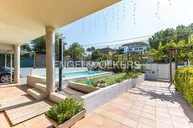 Foto be2ce2ee-2d43-4275-9f8a-0a84be8f7ec8. Casa espectacular casa en la balconada en Sant Vicenç de Castellet