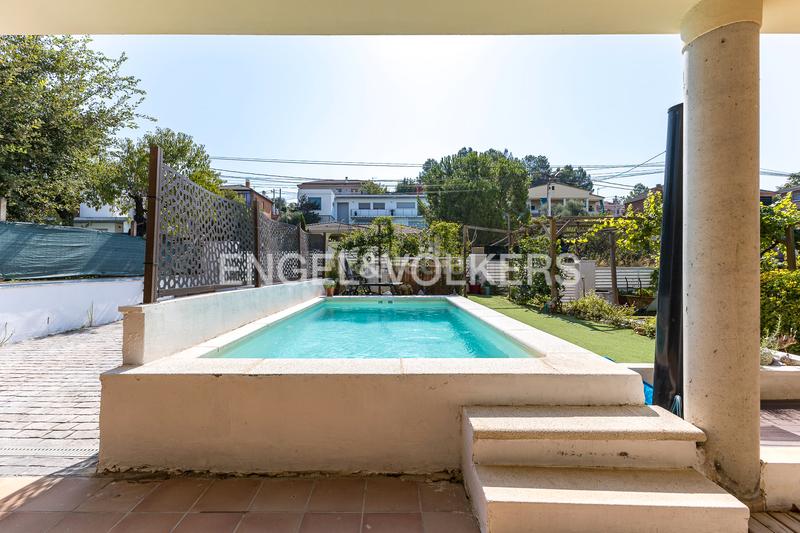 Foto c83eee9c-0b5c-4afc-a7d8-f85f8a21b01d. Casa espectacular casa en la balconada en Sant Vicenç de Castellet