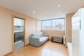 Apartament a Sant Martí de Provençals. Piso de 3 habitaciones con bonitas vistas al tibidabo y piscina