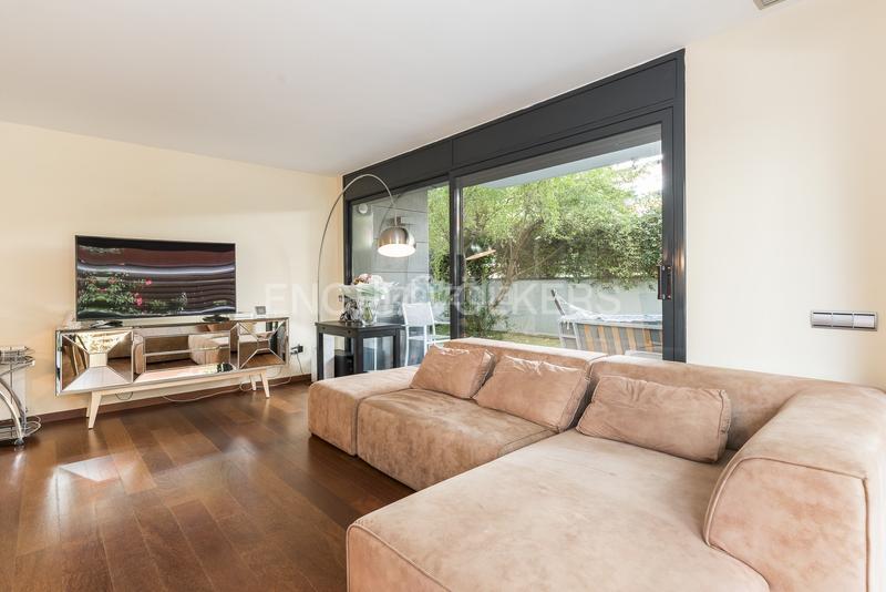 Foto 00cf0d9c-34d3-4ac7-80b3-e73b5155a5eb. Alquiler apartamento  temporal con piscina y jardín en Sitges