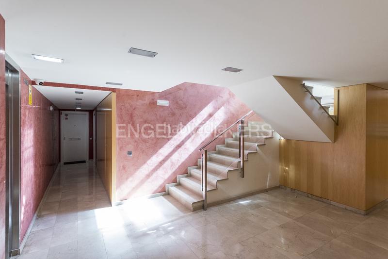 Foto 13de97db-c0d9-4f53-abf5-b780bf879c5f. Alquiler apartamento  temporal con piscina y jardín en Sitges