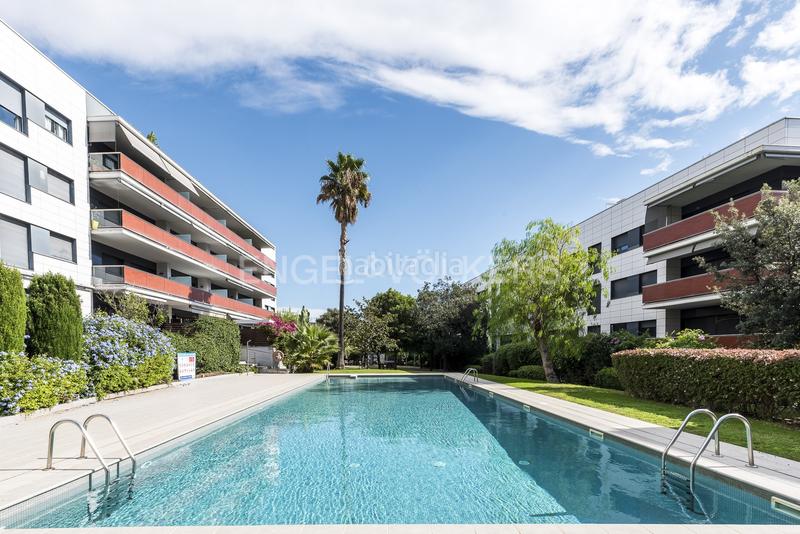Foto 322fb4c3-d63c-4142-a8b5-08054ddbf4f0. Alquiler apartamento  temporal con piscina y jardín en Sitges