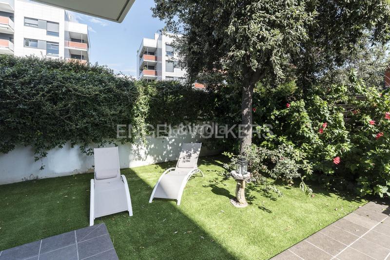 Foto 4f240a5e-862e-41ce-995d-c5955efef46f. Alquiler apartamento  temporal con piscina y jardín en Sitges