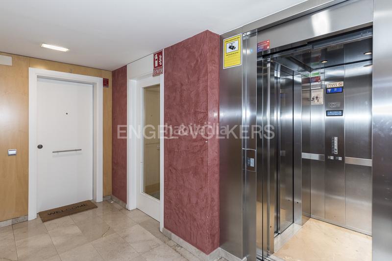 Foto 673ab3e0-e6cd-452c-a7a4-8e675a559e1e. Alquiler apartamento  temporal con piscina y jardín en Sitges