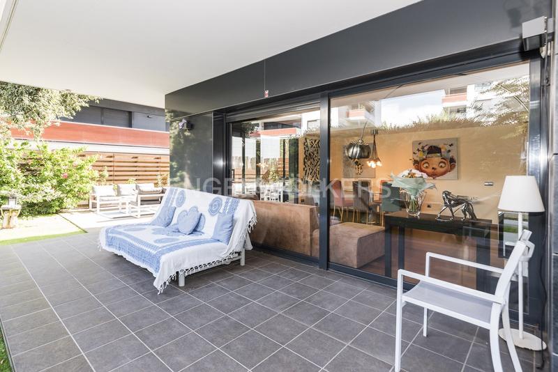 Foto 6e928938-5511-4256-99ca-e82f28003d49. Alquiler apartamento  temporal con piscina y jardín en Sitges