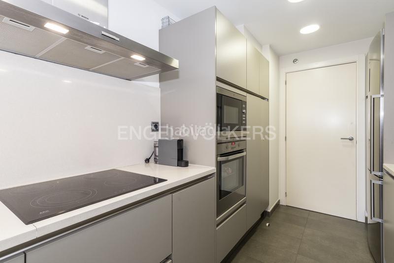 Foto 72469756-0b0d-4518-a711-0418d4c58ff2. Alquiler apartamento  temporal con piscina y jardín en Sitges