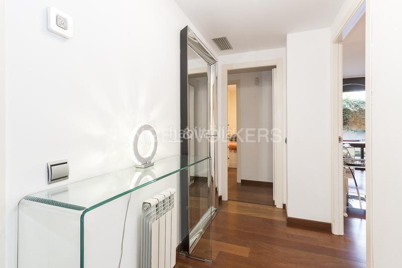 Foto 76151a24-2391-446a-9e90-874682149914. Alquiler apartamento  temporal con piscina y jardín en Sitges