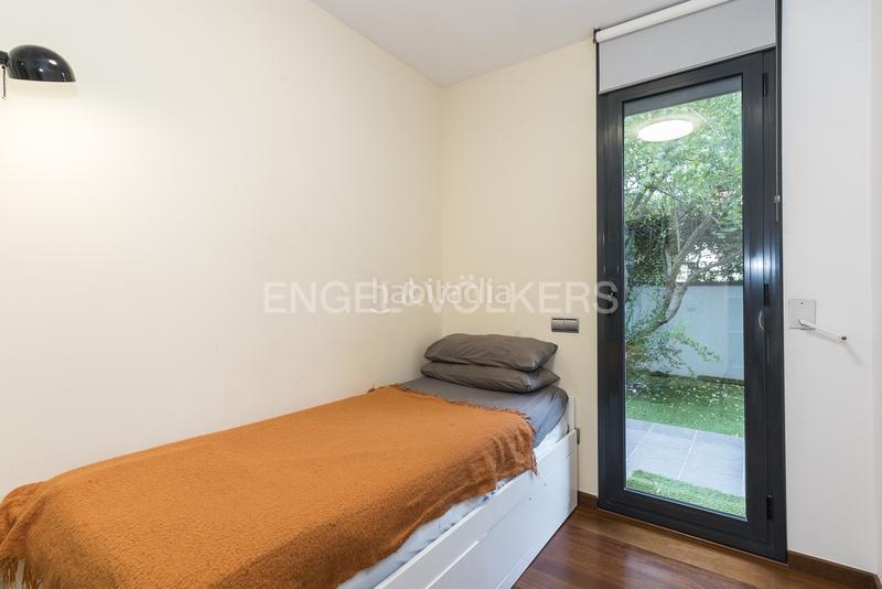 Foto 81adafb8-d50e-44c4-83a7-54641821826c. Alquiler apartamento  temporal con piscina y jardín en Sitges