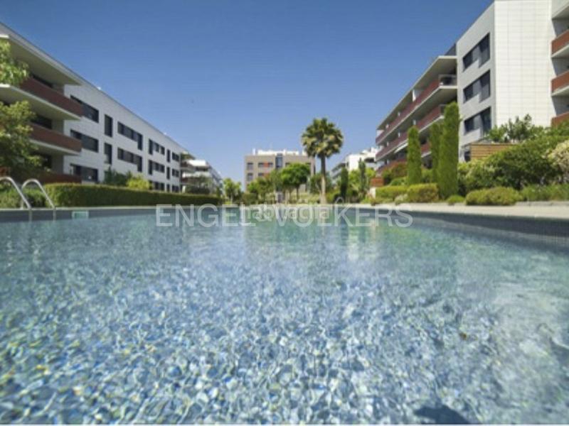 Foto 8e157915-da5a-4f1d-9b20-ee63f39bd170. Alquiler apartamento  temporal con piscina y jardín en Sitges