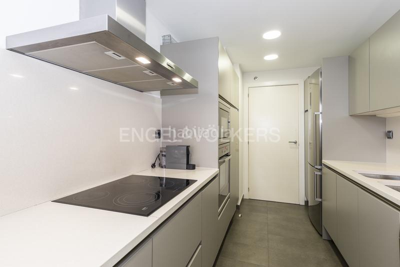Foto 9286c32d-48ac-4b19-b3e2-32523f1ef77c. Alquiler apartamento  temporal con piscina y jardín en Sitges